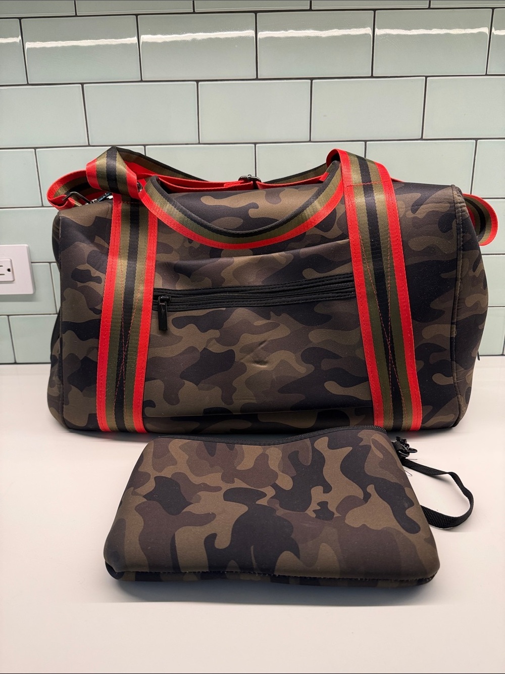 Haute Shore Weekend  Overnight bag Greyson Tote & Wristlet Camo